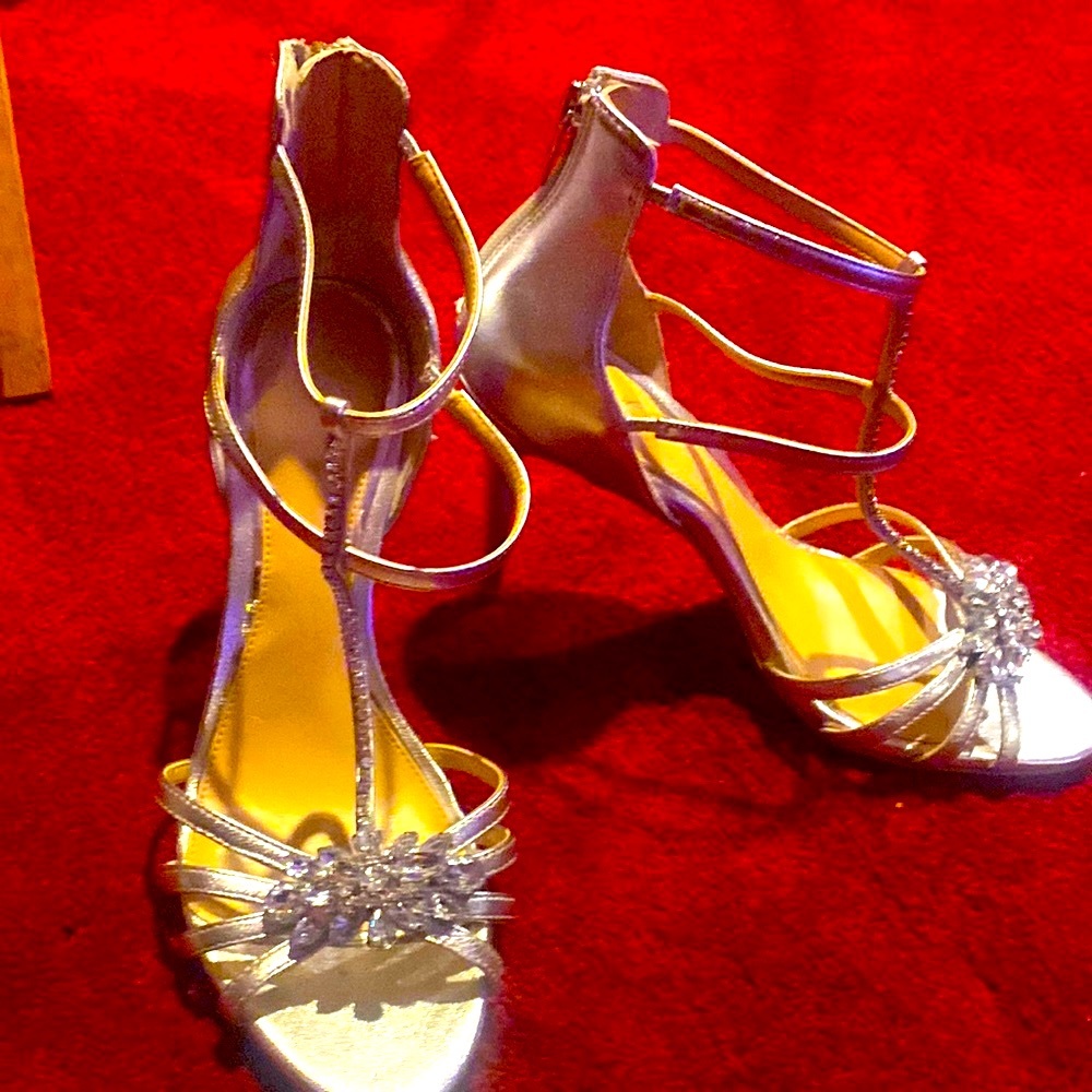 Jewel Badgley Mischka